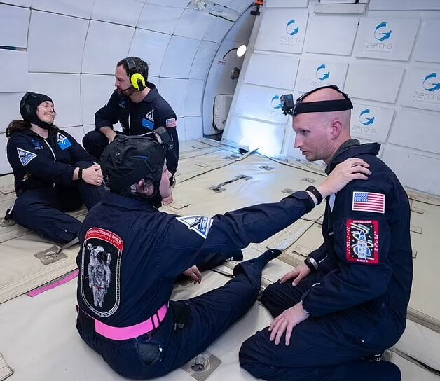 عکس 14 فضانورد ناتوان به خاک سپرده شدند