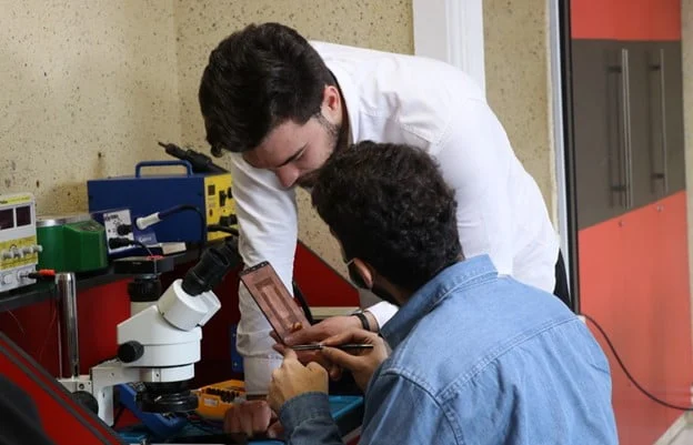 یادگیری تعمیرات تخصصی موبایل