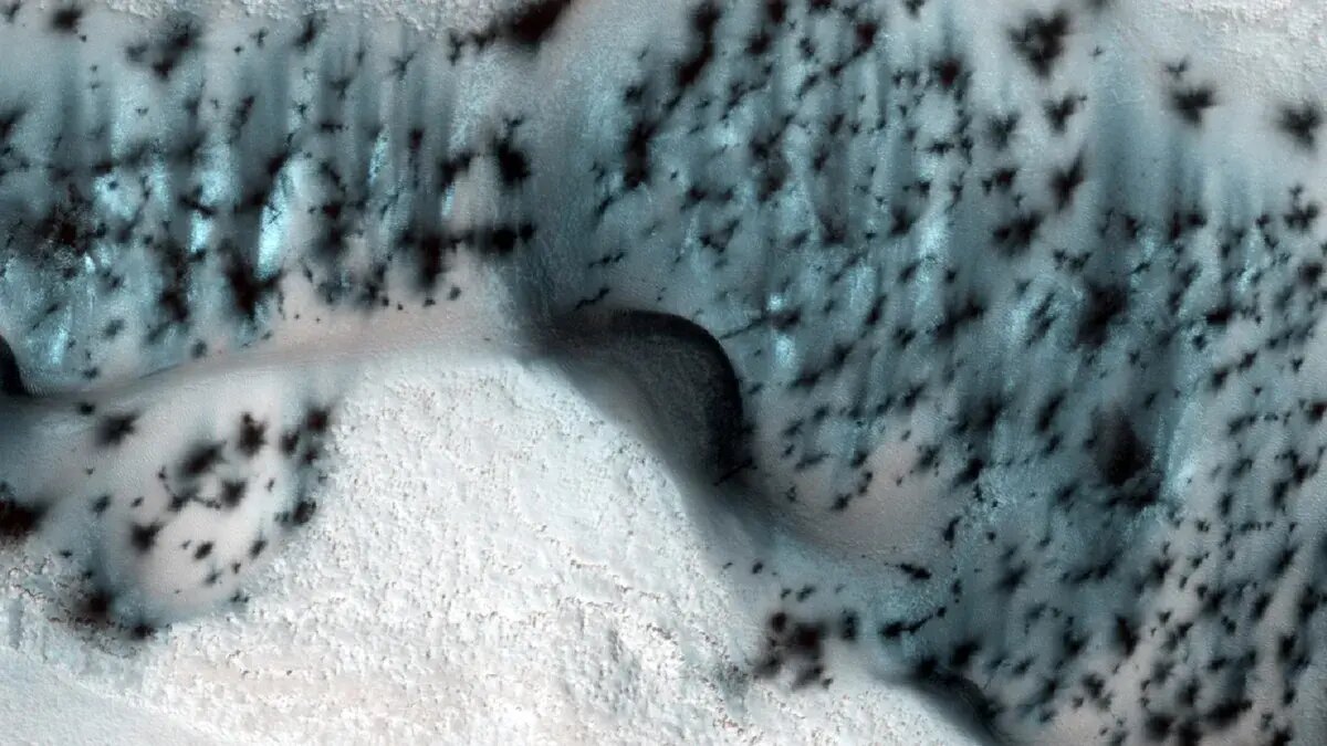 برف انبوهی که در مریخ به زمین نشسته / عکس