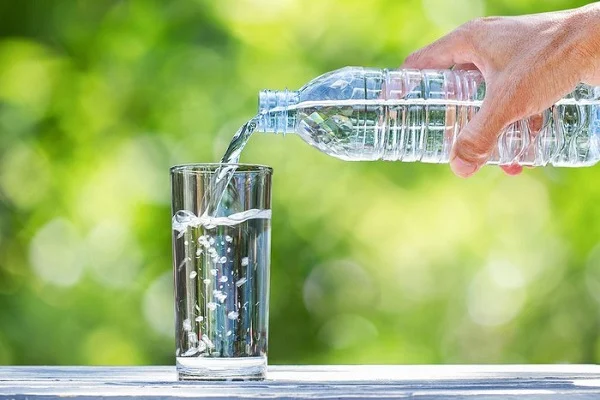 آب آشامیدنی بهتر است یا معدنی