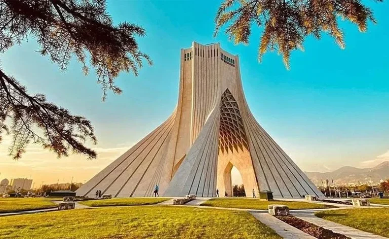 اقامت در قلب تجارت ایران؛ راهنمای سفر کاری برای تجار و سرمایه گذاران تهران