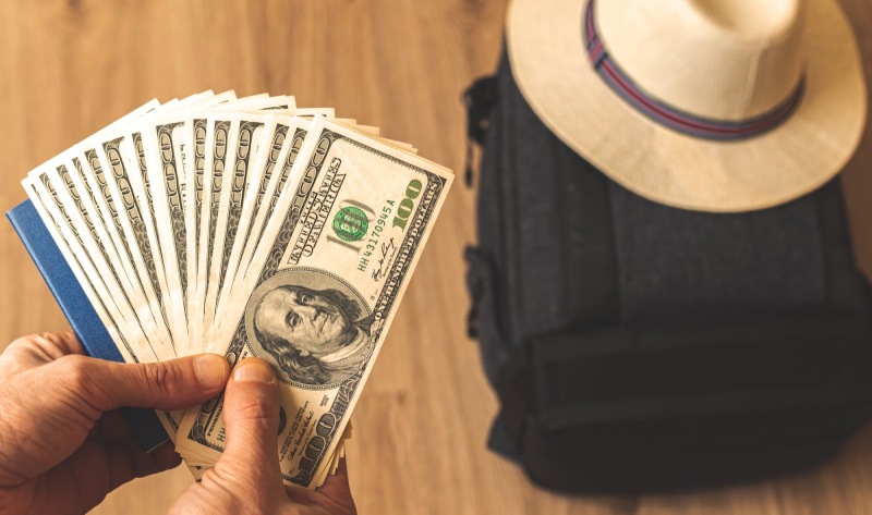 دلار مسافرتی گران شد، اما هزینه سفر کاهش یافت